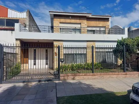 3 DORM CON JARD C/PISC. Y COCH.VARIOS AUTOS APTO CREDITO