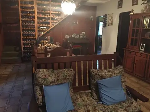 Casa 5 ambientes con 2 baños