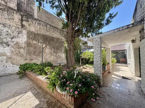 Casa 5 ambientes con 1 baño