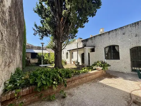 Venta casa a reciclar de 3 dormitorios con jardín barrio Abasto, Rosario
