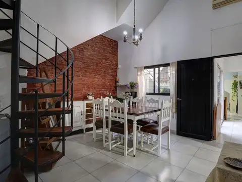 Depto Tipo Casa 5 ambientes con 2 baños