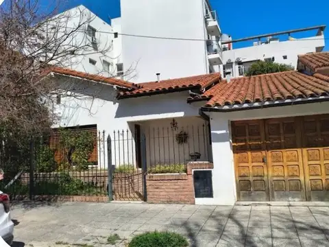 Casa en venta 3 ambientes patio cochera Olivos golf