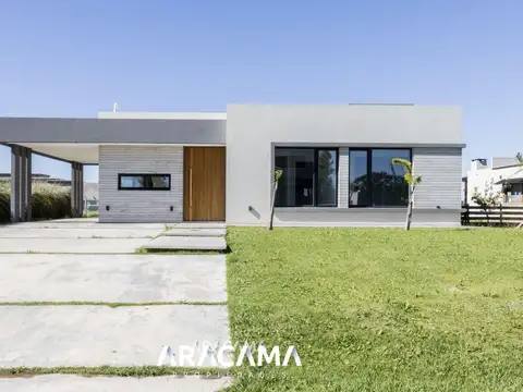Casa en Venta en Santo Domingo - Canning