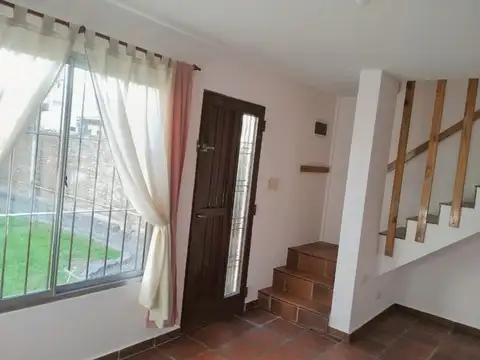 Depto Tipo Casa 3 ambientes con 2 baños