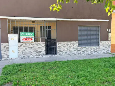 Casa De 3 Amb En Planta Baja Con Patio