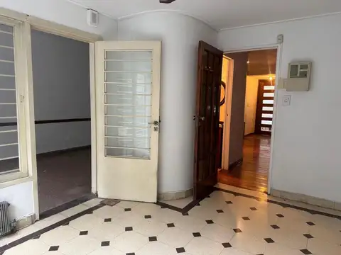 Casa 5 ambientes con 4 baños