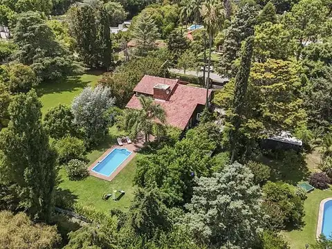Casa en Venta con 2 cocheras