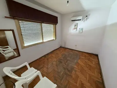 Casa 7 ambientes con 2 baños
