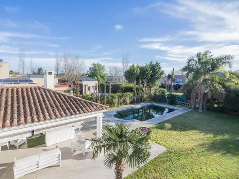 Casa en Venta con 2 cocheras