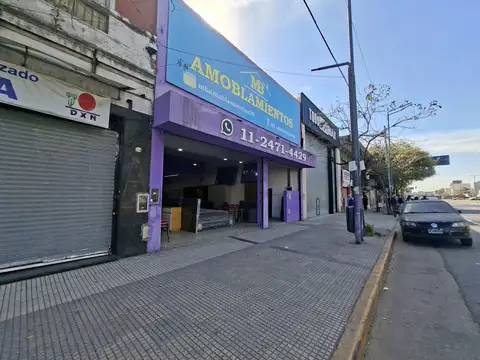 AMPLIO LOCAL SOBRE AV SAENZ HECHO A NUEVO
