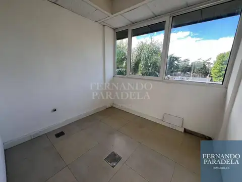 Local en Alquiler en Barrio Parque Leloir, USD 700