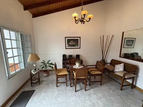 Casa en venta - 2 Dormitorios 1 Baño - Pergamino