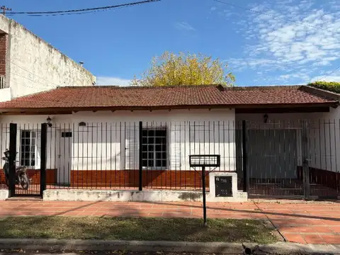 Casa en venta - 2 Dormitorios 1 Baño - Pergamino