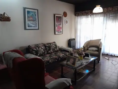 Casa en Venta con 4 cocheras