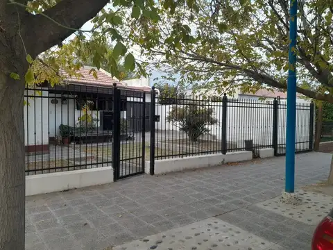 Casa en Venta Gral Roca  + dto 1 dormitorio