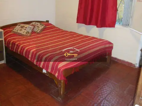 Salida para dos calles, zona residencial.