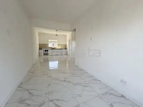 Depto Tipo Casa en Alquiler en Villa Luzuriaga, $ 900.000
