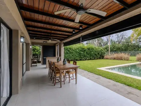 Casa 4 ambientes con 3 baños