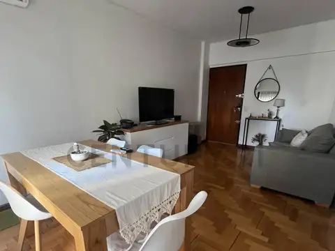 VENTA DEPARTAMENTO 2 AMBIENTES EN EXCELENTE ZONA DE CABALLITO. MUY LUMINOSO CON BALCÓN Y GUARDA COCH