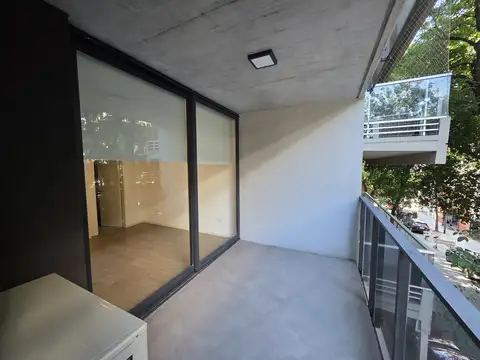 Departamento 2 ambientes de 49,39 m² con balcón aterrazado al frente – Ciudad de la Paz 3777