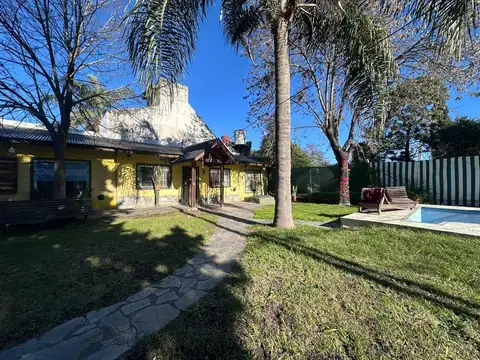 CASA CON JARDIN Y PILETA  -DE VICENZO GRANDE-