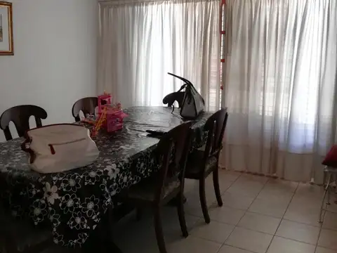 CASA CON LOCAL  DE LA ´PEÑA 800 WILDE .