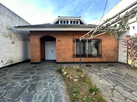 CASA 5 AMBIENTES VENTA EN LUIS GUILLÓN CON PARQUE