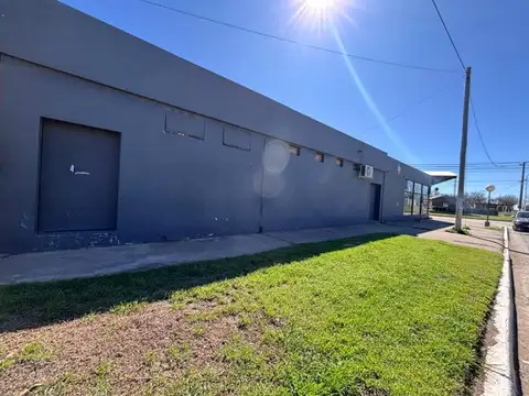 UNA JOYA, UNICA! Amplio local comercial sobre esquina en la localidad de Luis Palacios