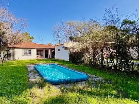 Casa en Barrio Parque Los Pinos.