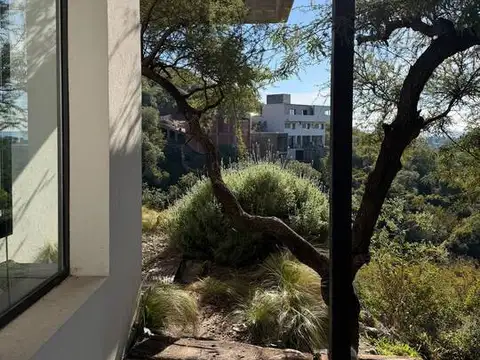 Avenida Ejército Argentino 300