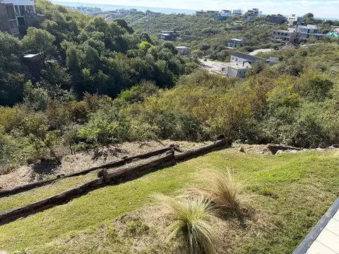 Casa en Alquiler con 2 cocheras