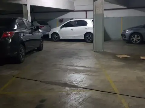 VENTA COCHERA RECOLETA BAJAS EXPENSAS