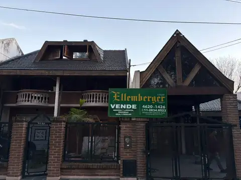 Venta ideal para dos familia, ingreso independiente