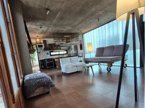 Casa en Alquiler con 1 cochera