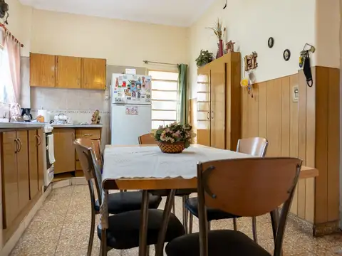 Casa 4 ambientes con 1 baño