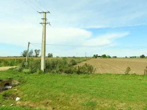 Ubicación privilegiada esquina frente a ruta.