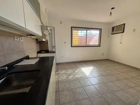 Depto Tipo Casa 7 ambientes con 2 baños