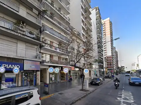 EXCELENTE 3 AMBIENTES CON BALCON MUY LUMINOSO