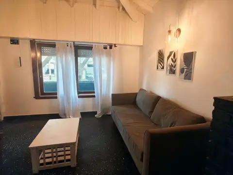 Amplio Lote de 600 m² con Chalet, Galpón y Gas Natural.