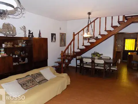 Casa 4 ambientes con 2 baños