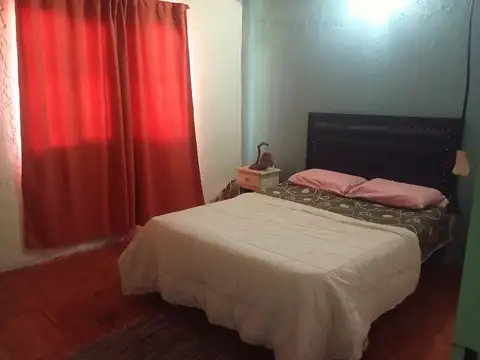 Casa 8 ambientes con 2 baños