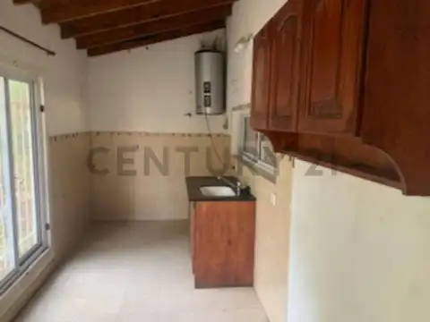 Casa en Alquiler con 2 cocheras
