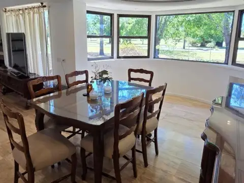 Casa en Venta con 4 cocheras