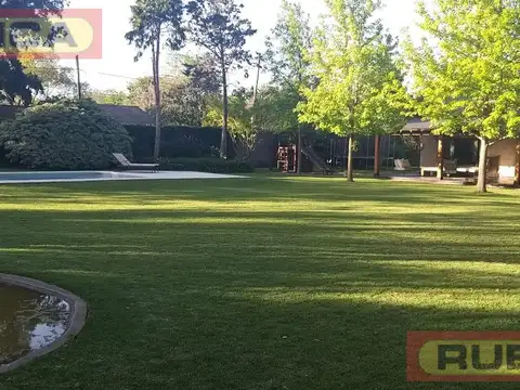 Casa en Venta con 2 cocheras