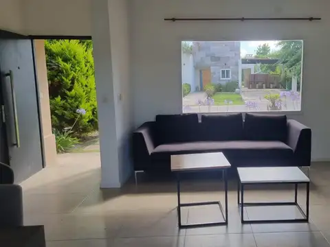 Alquiler casa 4 ambientes. Manzanares Chico