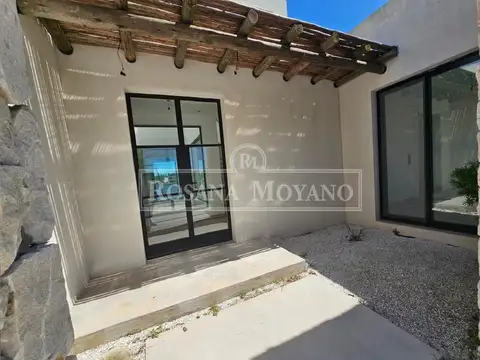 Casa 5 ambientes con 4 baños