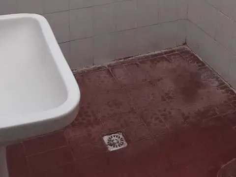 Casa 8 ambientes con 2 baños