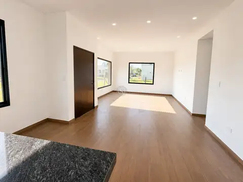 Casa en Venta en Pilar del Este - San Ramon, USD 196.000