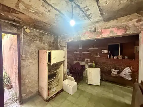 VENTA - Casa a reciclar, 2 dormitorios, patio, terraza - Cinco Esquinas/Echesortu, Rosario