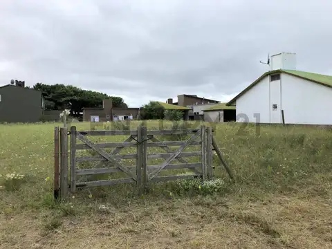 LOTE EN VENTA -NUEVA ATLANTIS - A MEDIA CUADRA DE LA PLAYA